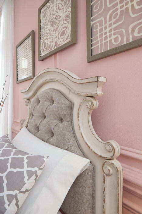 Realyn Upholstered Bed - House n2 Home Furniture (Manchester,GA)