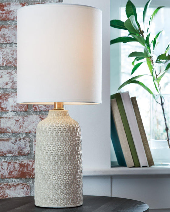 Donnford Table Lamp - House n2 Home Furniture (Manchester,GA)