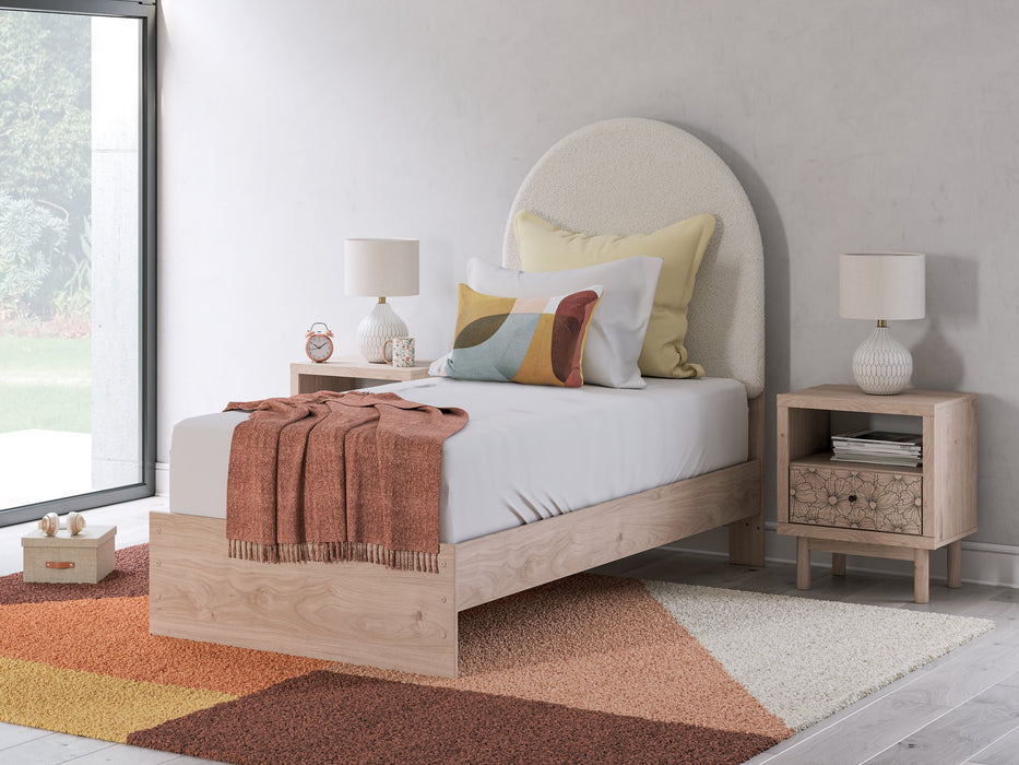 Arloster Upholstered Bed - House n2 Home Furniture (Manchester,GA)