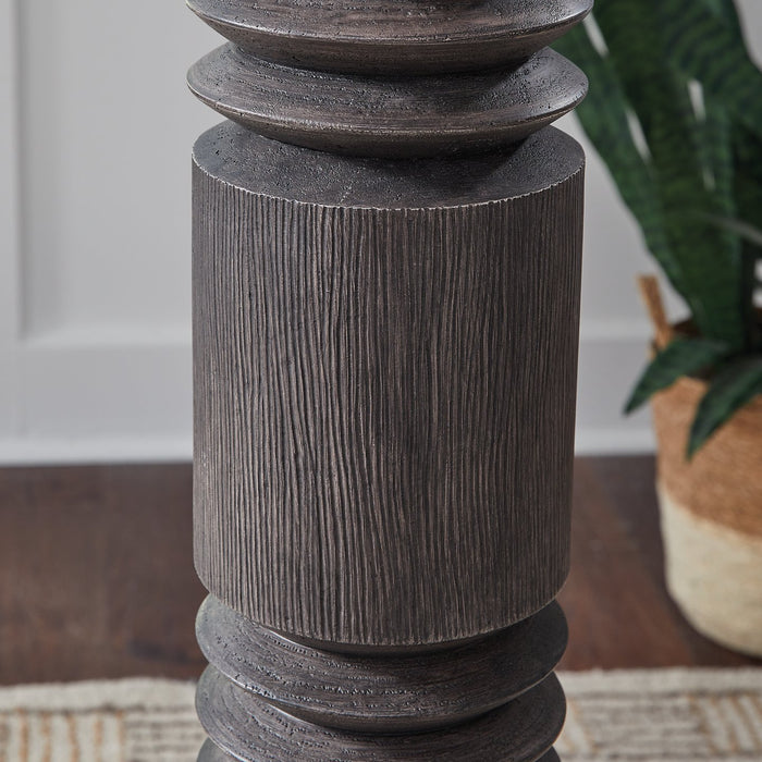 Fainwell Floor Lamp - House n2 Home Furniture (Manchester,GA)